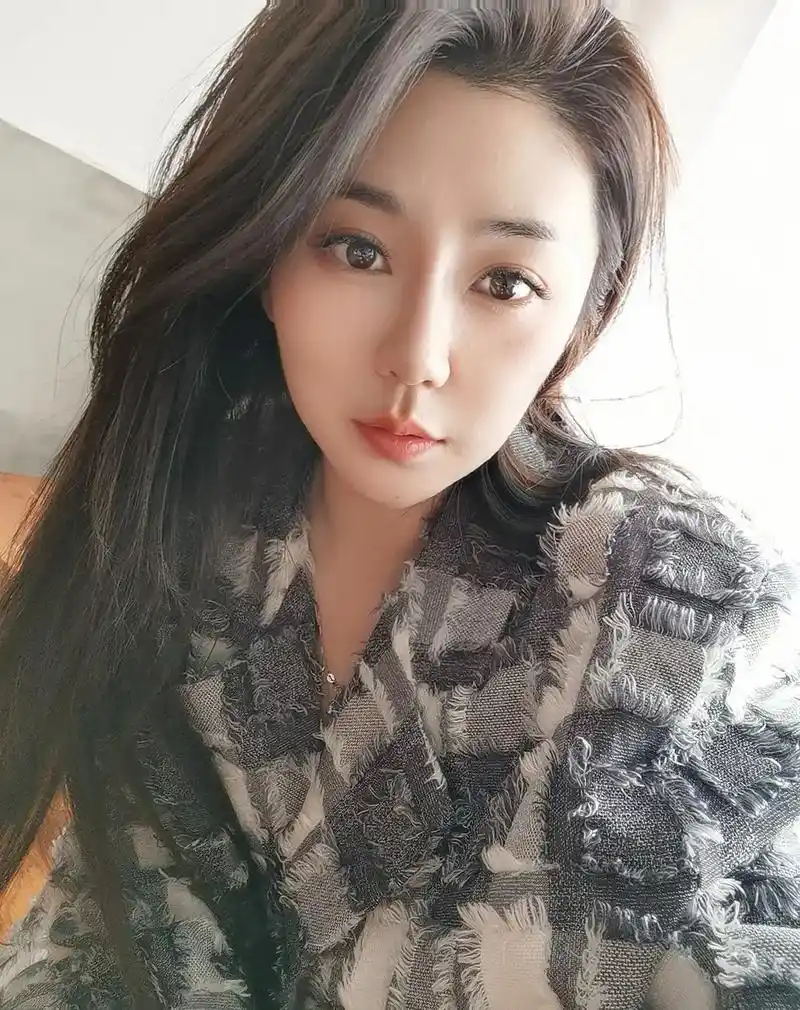 小潘不开心,可是小潘不敢抱怨,要怪就怪自己没本事,小潘不敢发 - 抖音