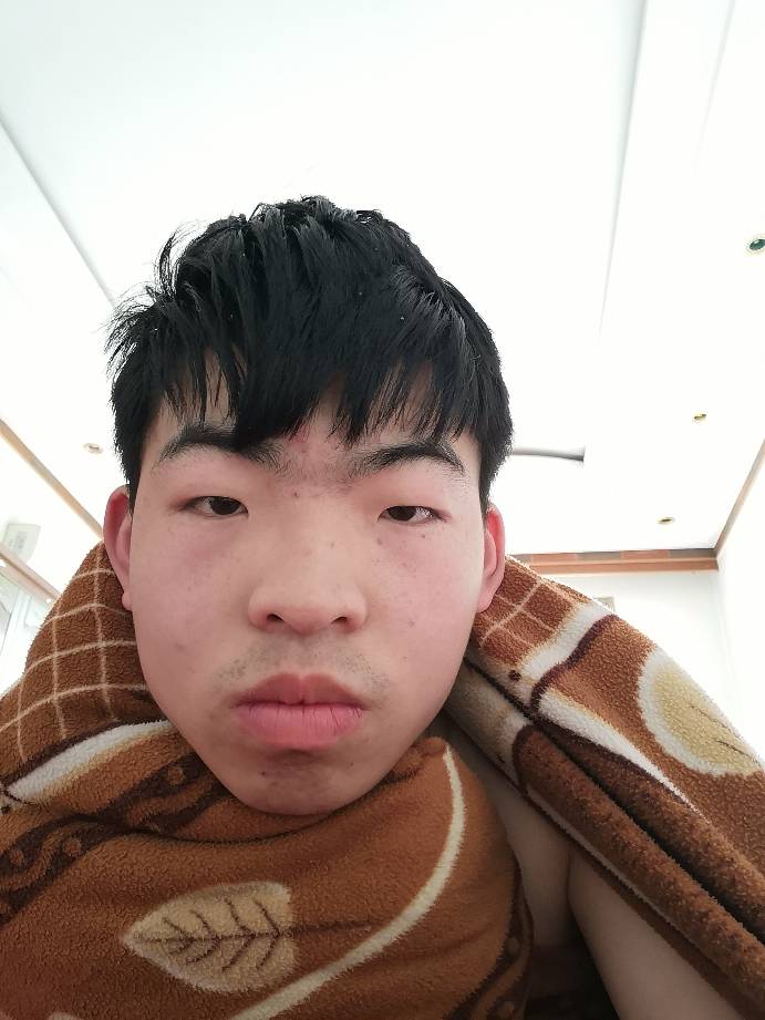 我觉得自己很丑,但是妈说不丑,让我找个对象,我这么丑哪感找,因为丑我