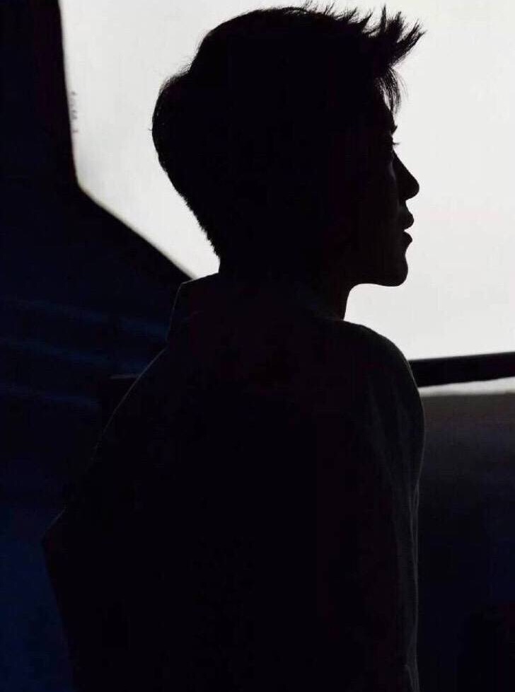 男星们的侧脸剪影,考验五官立体感的时候,你能认出你的爱豆吗