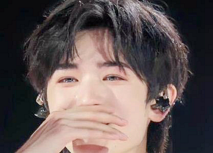 彩色隐形眼镜的威力,让宋亚轩哭了!