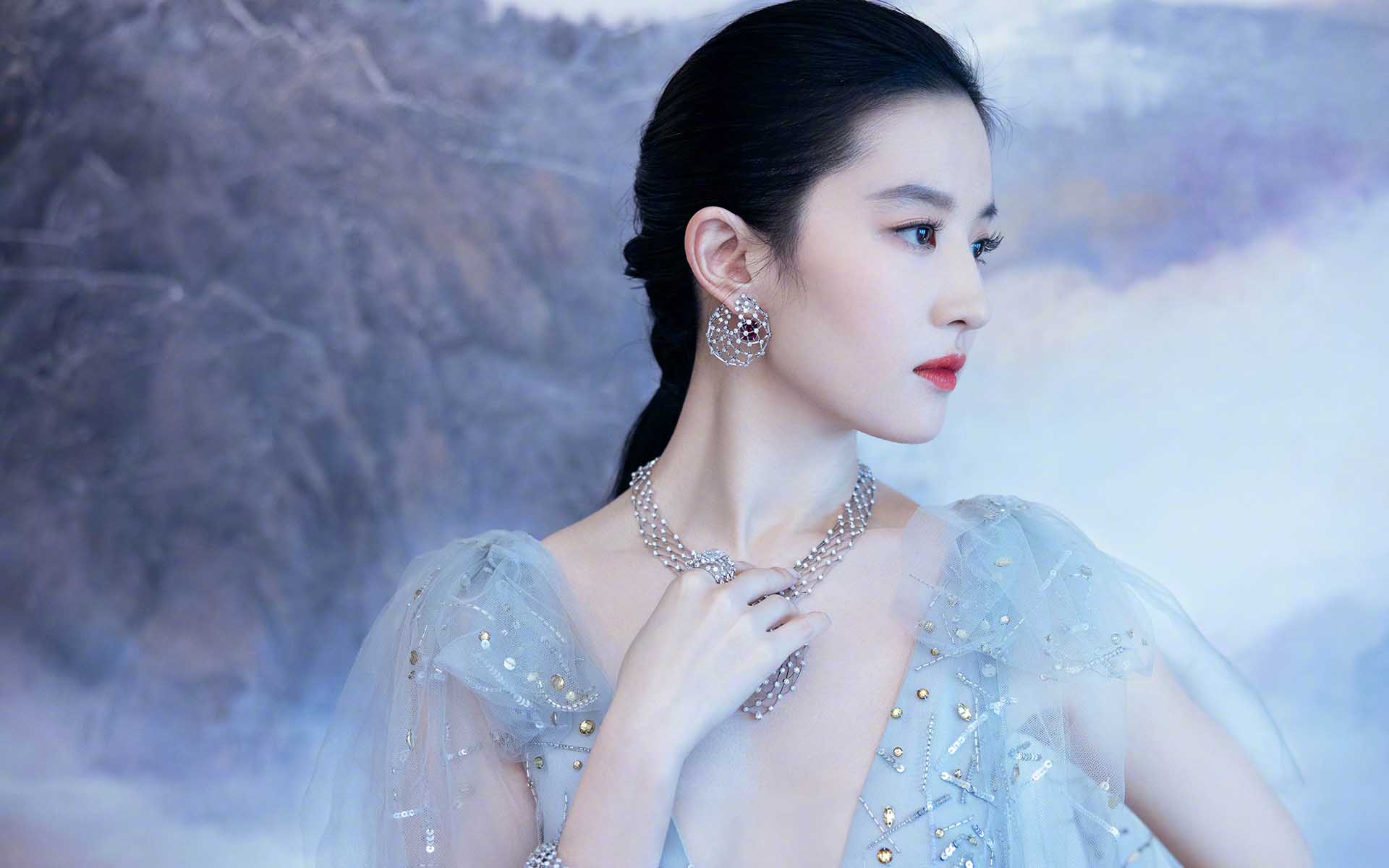 刘亦菲薄纱礼裙性感高清桌面壁纸_大陆明星_壁纸下载_美桌网