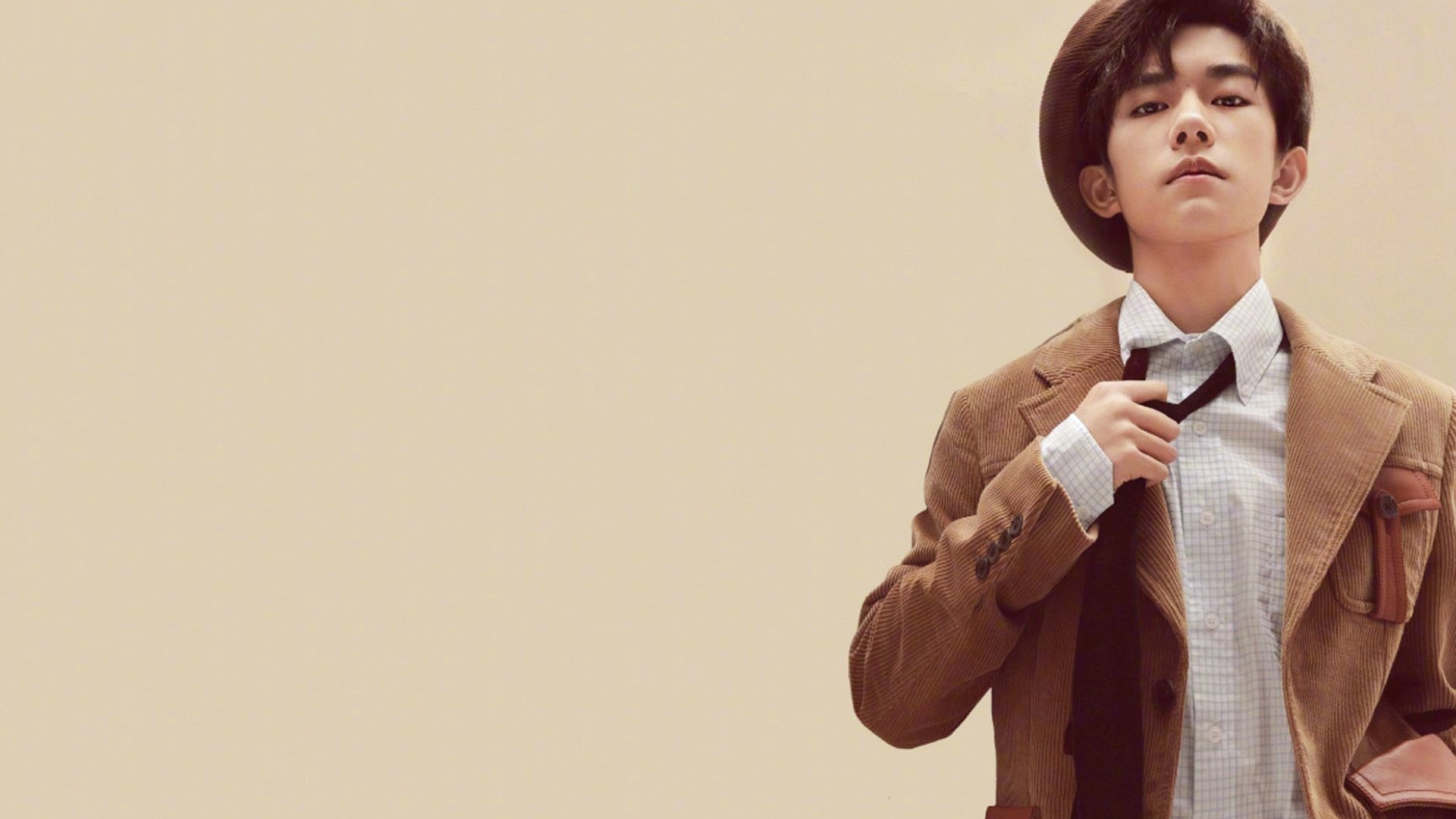 内地明星 tfboys 易烊千玺 明星风尚壁纸【2】锁屏壁纸图片_动态桌面