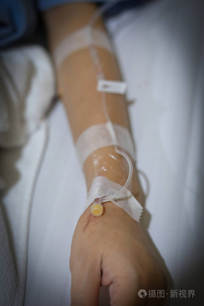 卧床病人静脉输液静脉注射照片-正版商用图片29fg3t-摄图新视界