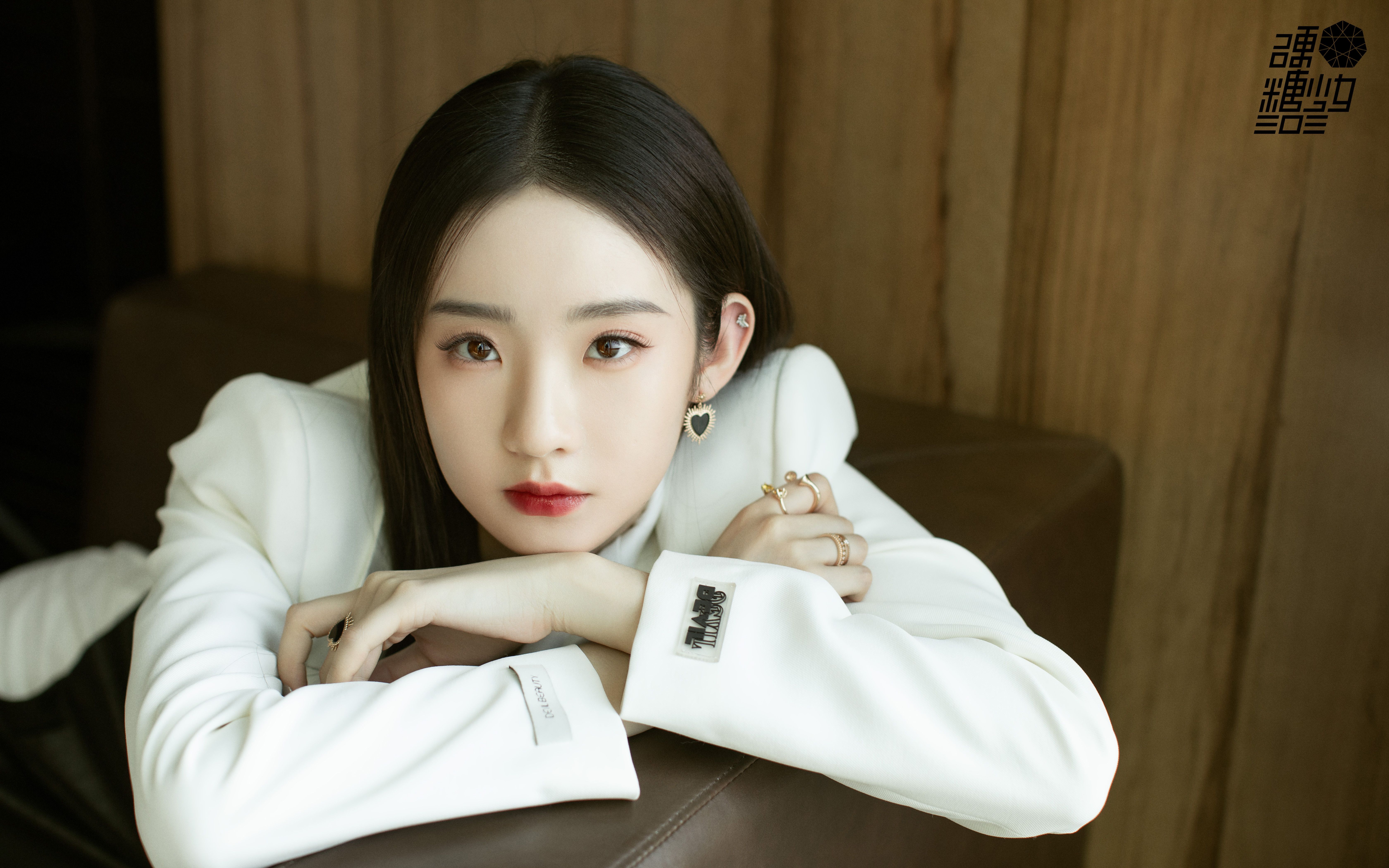 【硬糖少女303】张艺凡 解除封印!绝美容颜,飒爽出街!