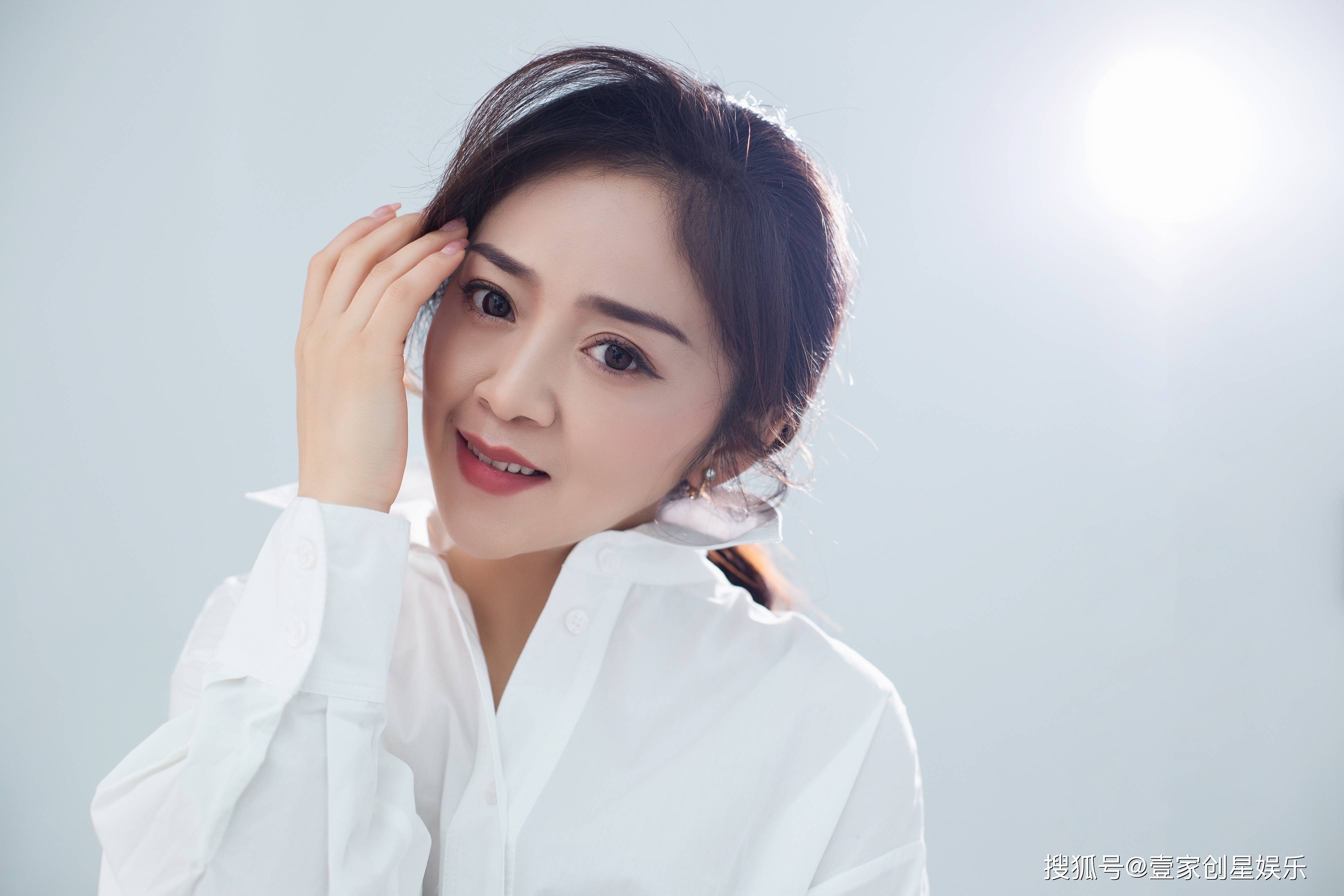 女,汉族,出生于山西省吕梁市临县;现为吕梁市民间艺术团青年舞剧导演