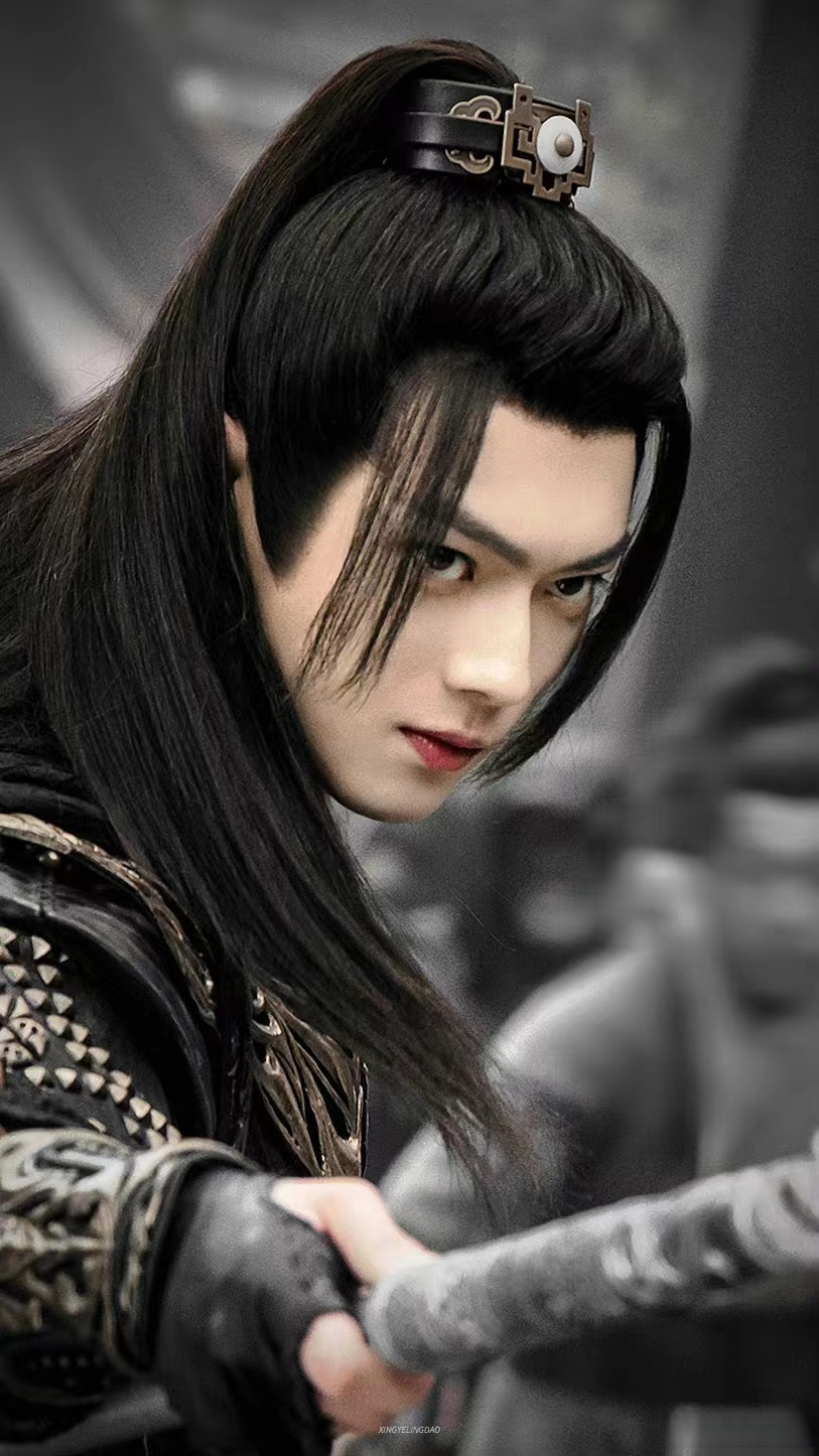 许凯脸比碗小#02许凯的古装造型真的很有魅力,不管是五年前久居朝