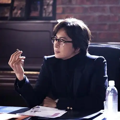 裴勇俊也已经50岁了,虽然将近半百,但是从这些近照中我们还是可以看出