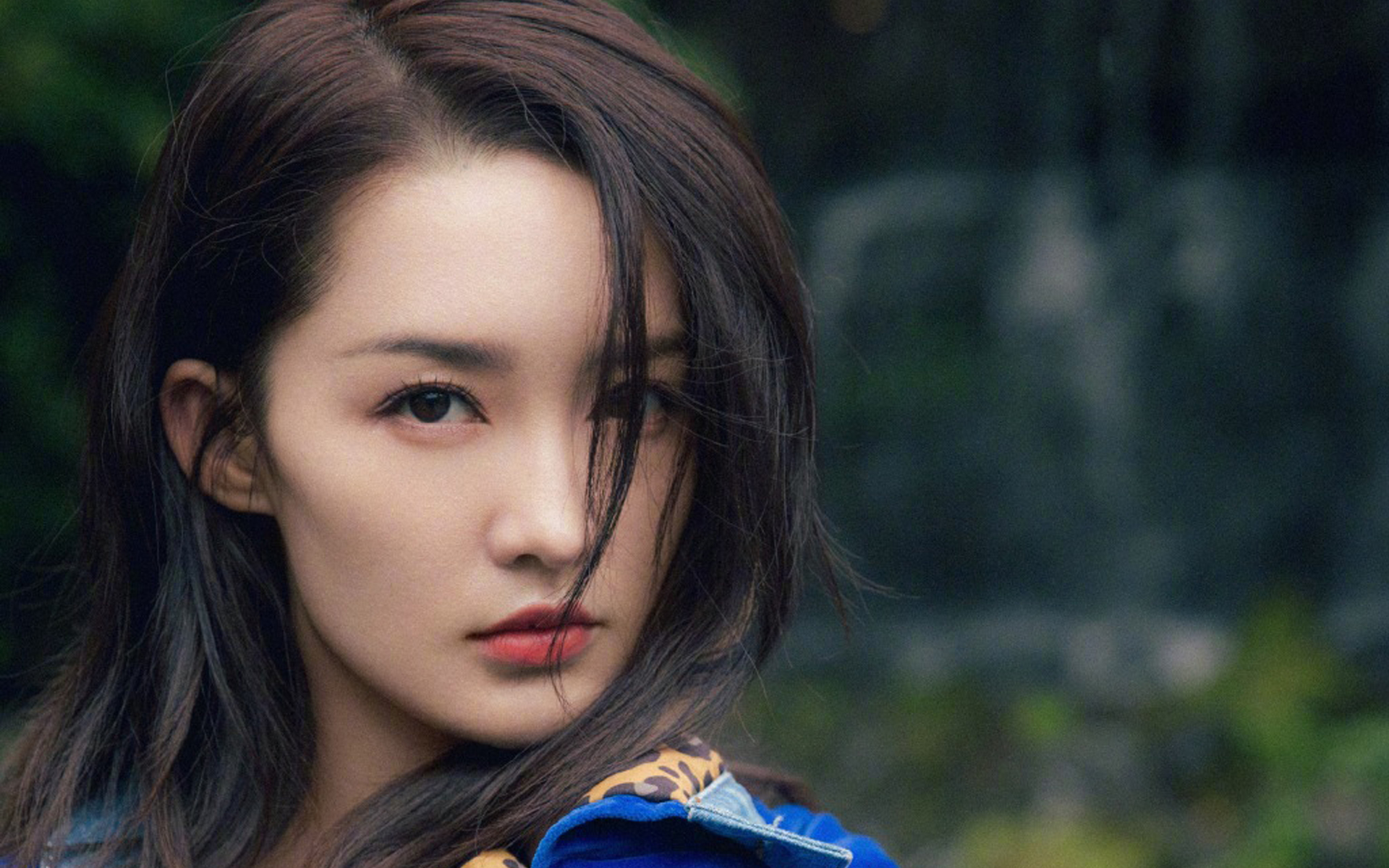 李沁时尚休闲写真图片桌面壁纸