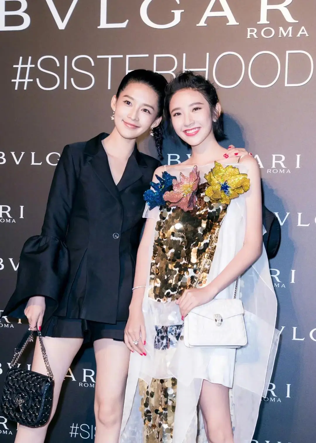 唐艺昕与李沁相约重庆,4岁女儿罕露面,嘴巴超像张若昀身高瞩目