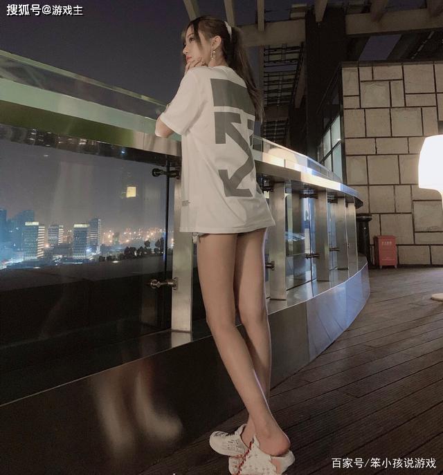 腐团儿晒库存旧照,白t恤加超短裤,腿长就是了不起
