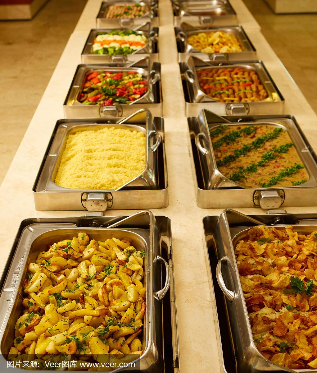 在酒店自助餐
