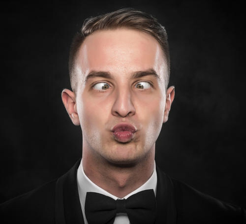 所以离相机太近会斗鸡眼