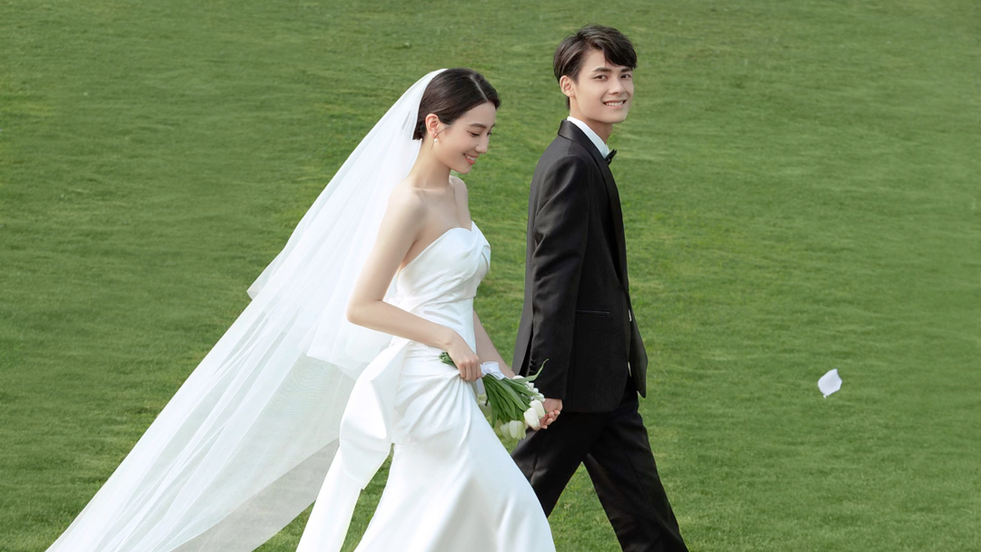 现在的小情侣拍婚纱照也太卷了吧