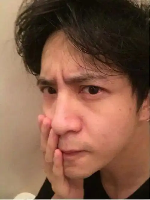 其实男明星化妆也还挺浓来看看卸妆后的男明星还那么帅气吗