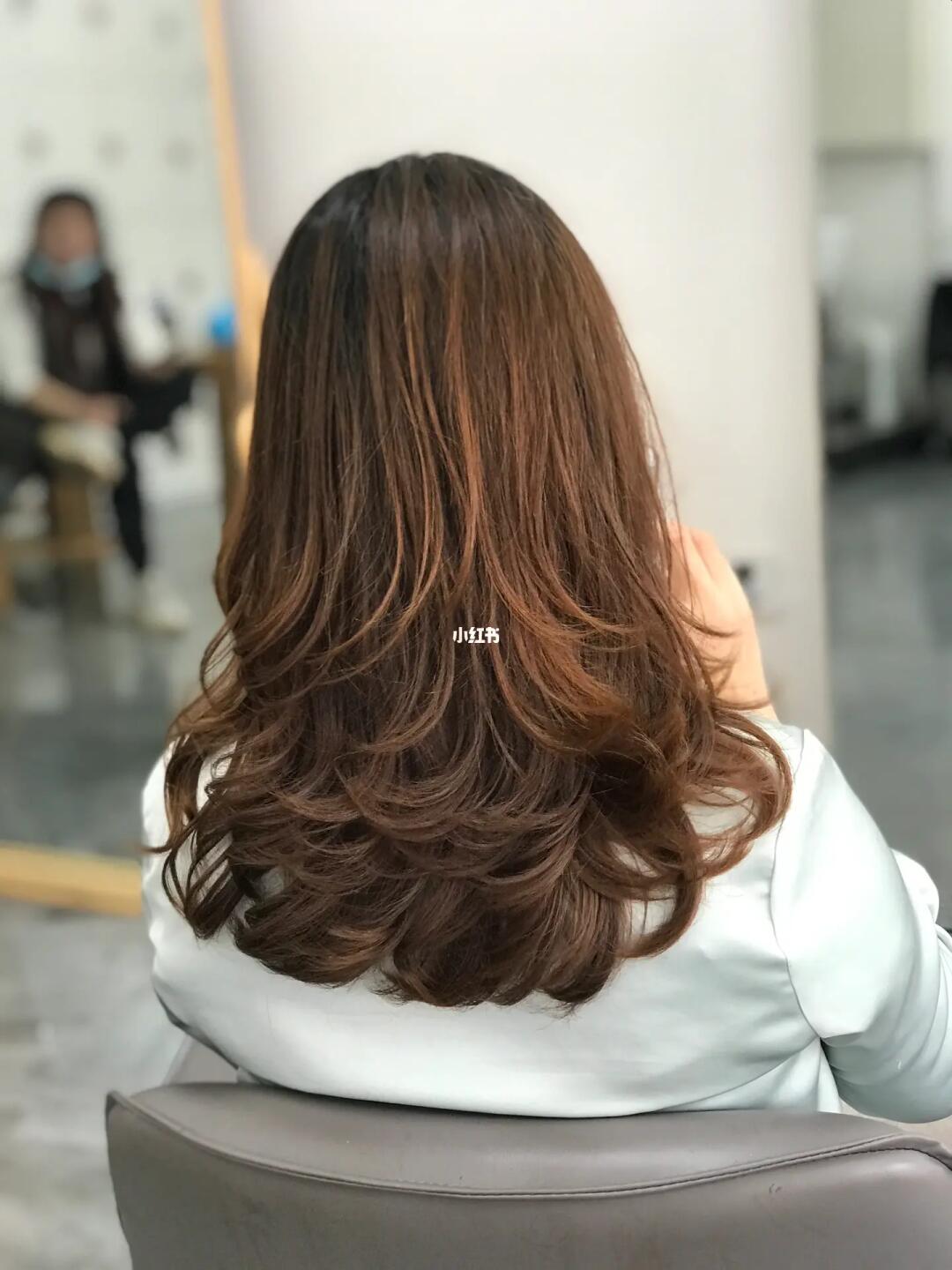 中长发氛围感烫发免打理烫发中发大卷发型