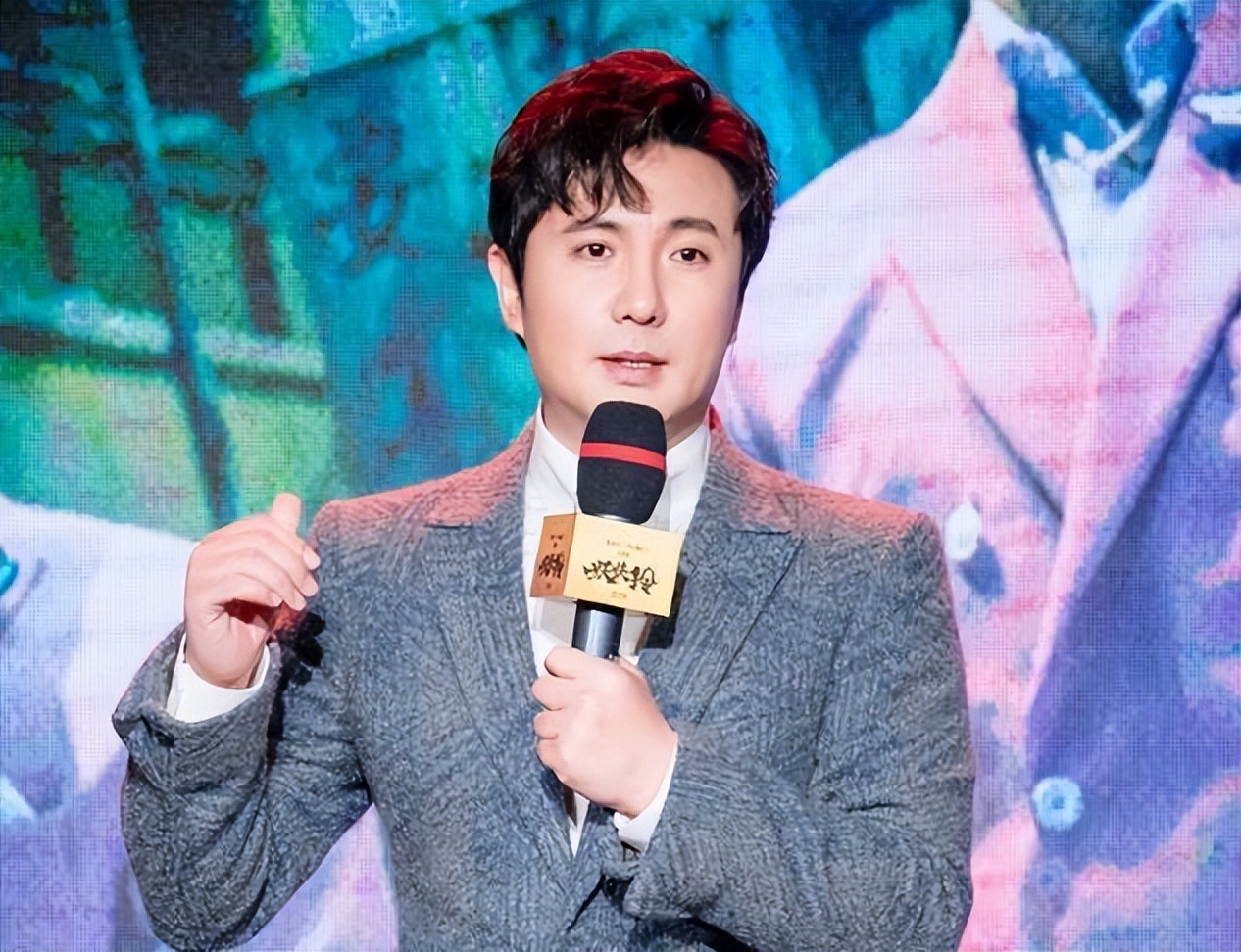 "喜剧大佬"沈腾个人资料简介及从啃老6年到百亿影帝(背后满是心酸)