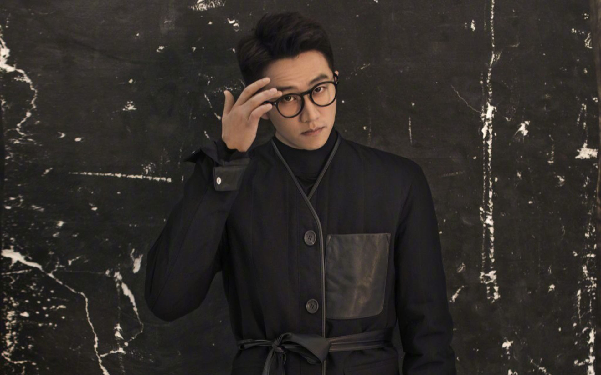 黄轩儒雅帅气写真图片桌面壁纸