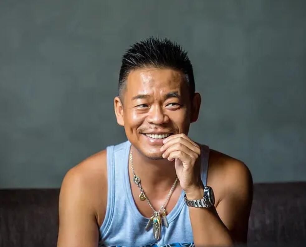 孙浩:26岁上春晚走红,得罪杨坤20年不说话,55岁至今未婚没孩子