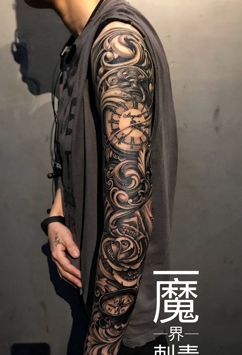 欧美风花臂纹身图片_手臂手部欧美写实新传统时钟藤蔓花臂纹身图案