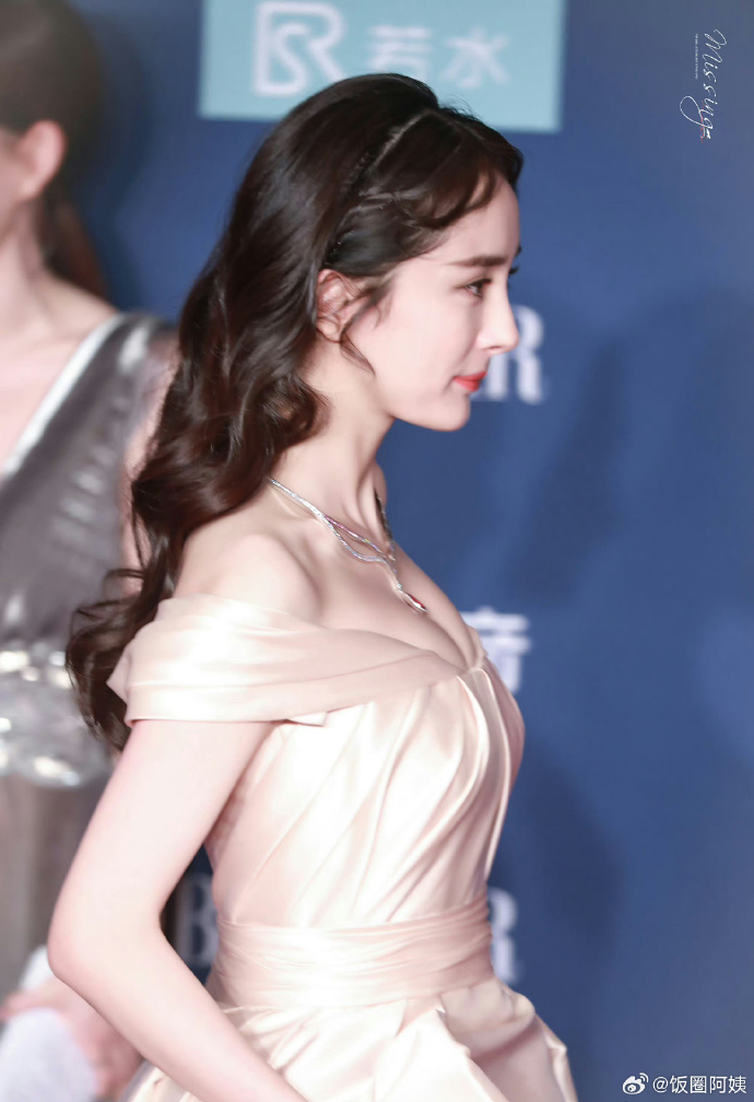 杨幂19岁时旧照