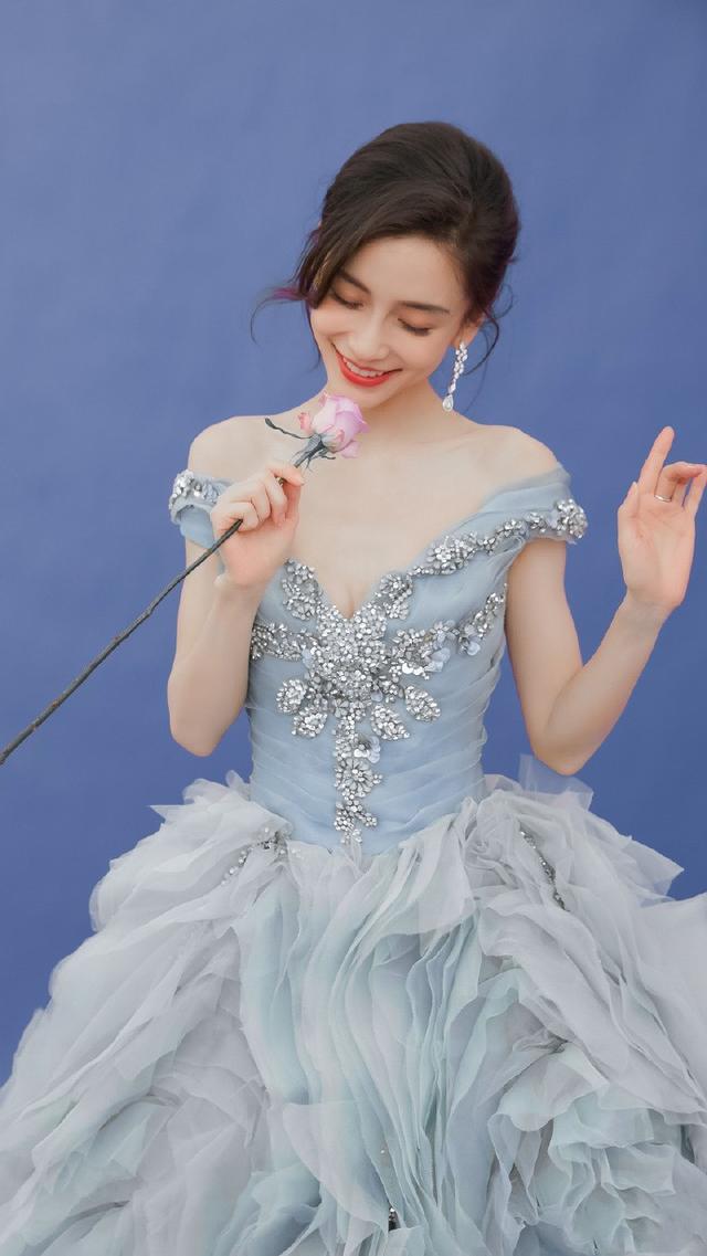 杨颖angelababy化身最美仙子秀低胸诱惑魅力更胜从前了