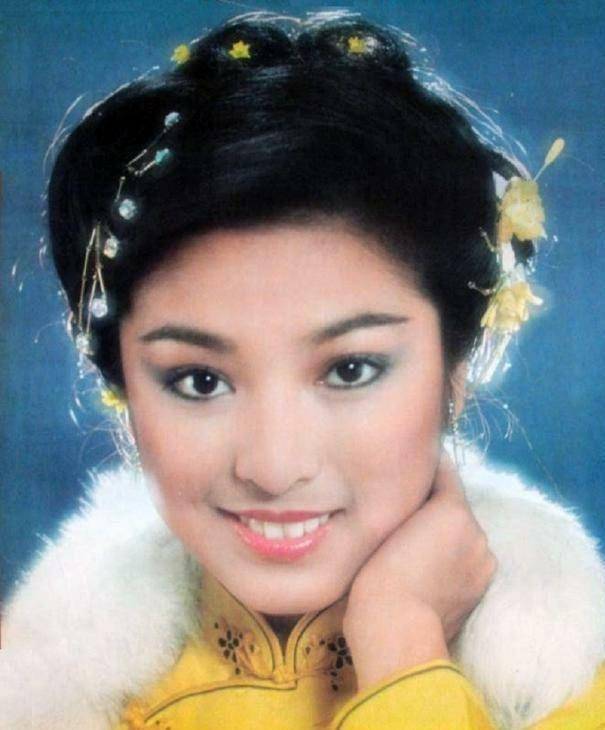 米雪是一代经典一代女神,年轻时的她美得很惊艳!_角色_香港_殷素素