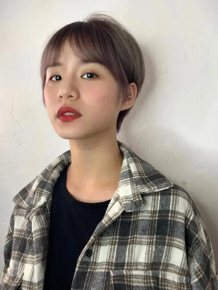 试试这些短发发型,让你一秒变「精灵」_个性_女生_层次感