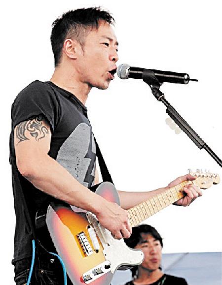 龚琳娜唱"法海"引吐槽 媒体:歌词幼稚仅小学水平