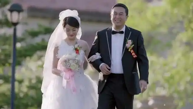 这让张嘉译感到很没面子,因为他是个骄傲的人,被自己的老婆当众训斥