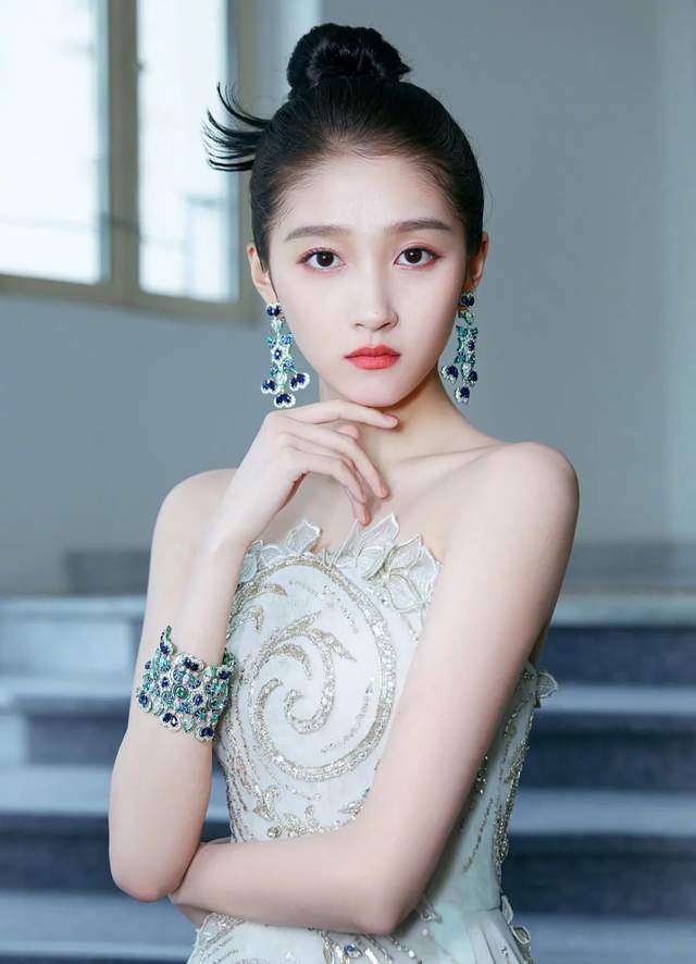 十位95后新生代当红女星!她们雪肤玉貌太性感撩人