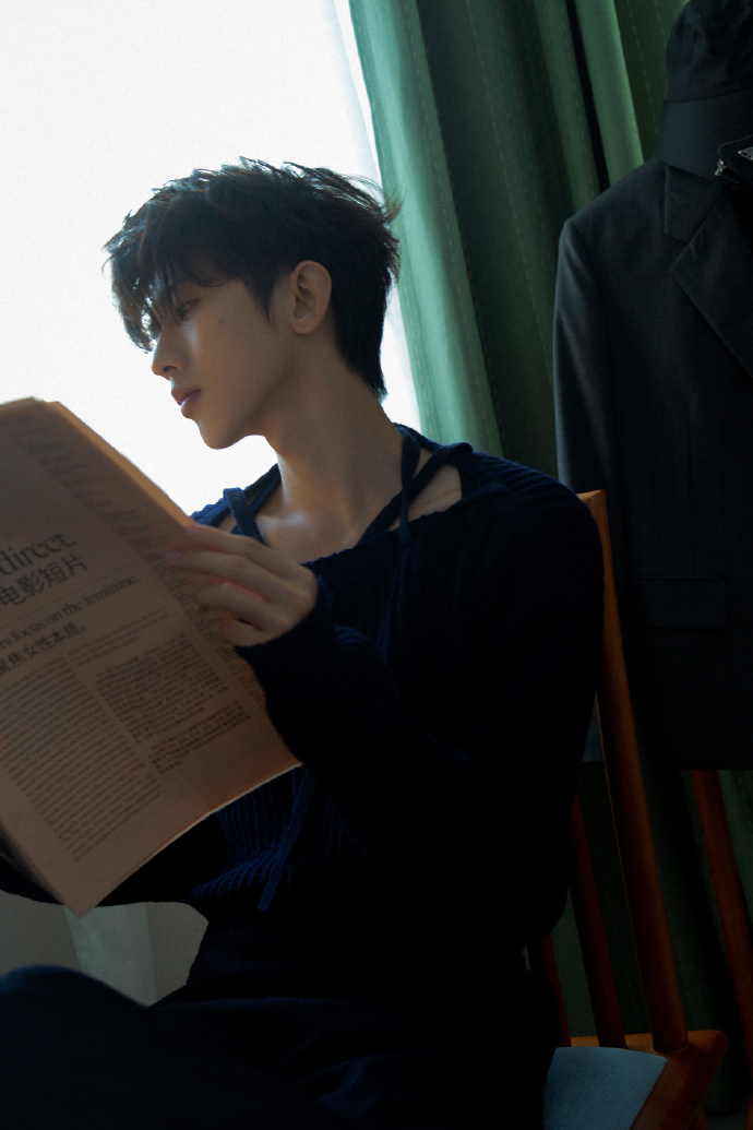 蔡徐坤西湖水色大片