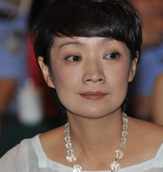 18年,王海燕深夜发文:多年的婚姻一团散沙,一纸协议,不再见