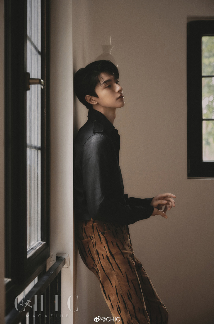 chic magazine#林一超话作为演员,@我是林一同学仍在学习之路上.