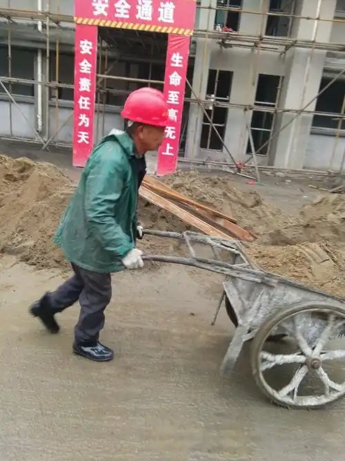 工人叔叔你们辛苦了二