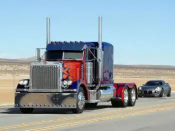 "擎天柱"坐船仨月来温州 价值三百万元