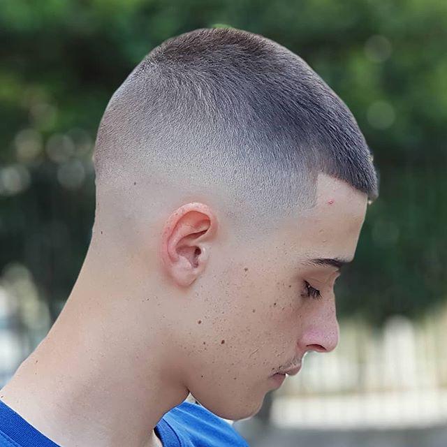 渐变小寸头,简单好打理,随便洗洗就有型,想不帅都难,剪完你也是男神