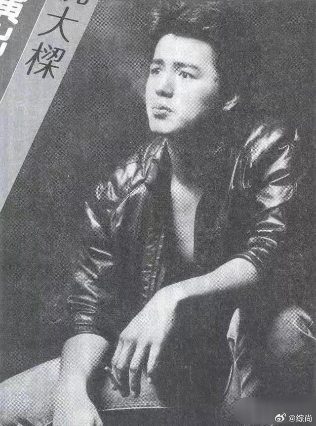 琼瑶剧的男主角,年轻时的林瑞阳,高大帅气,颜值自然不在话下,看上去痞