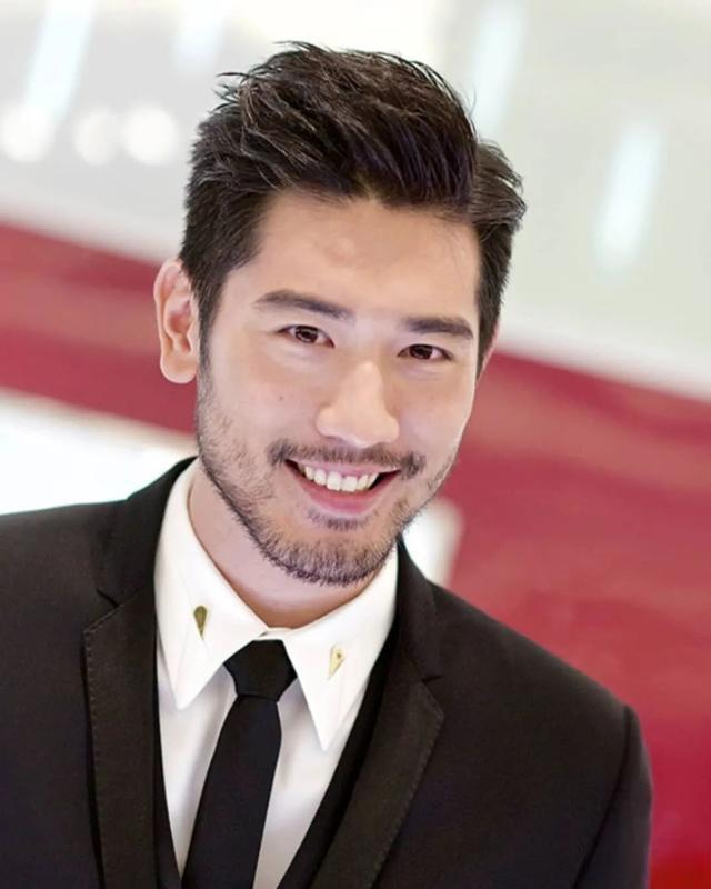 近来又看到了高以翔留下的一些影音作品,视频里的高七帅永远都是那么