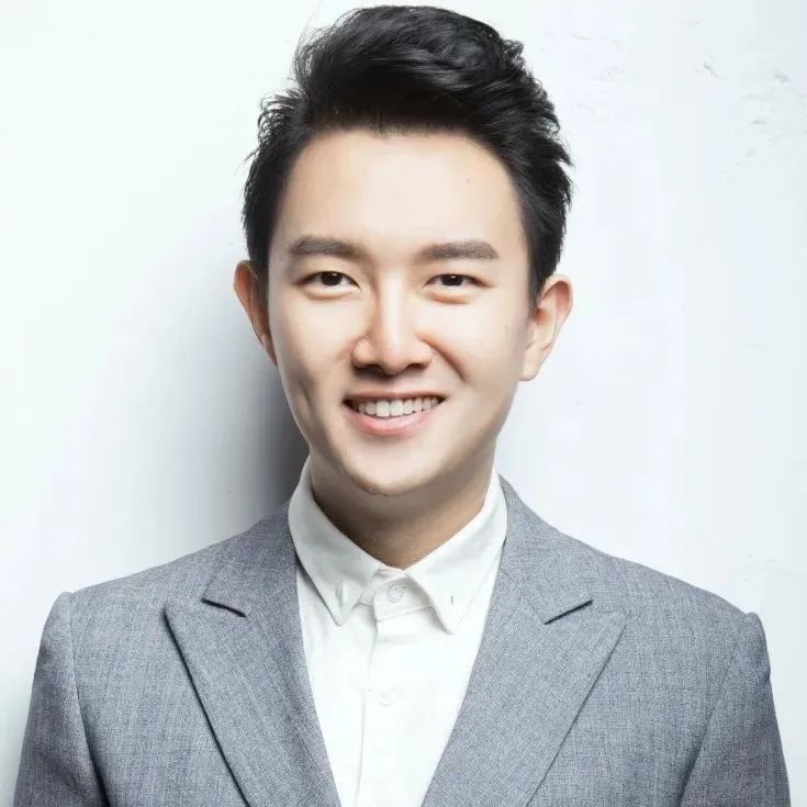 美剧《恐龙战队》侧耳团队成员smg融媒体中心主持人黄浩饰叶启年代表