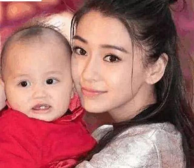 杨颖儿子的正面照曝光,看到相片那一刻,网友调侃:长大还得了?