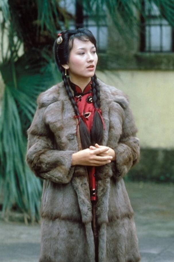 1980版《上海滩》,赵雅芝26岁,她饰演的冯程程因太美品质被忽略