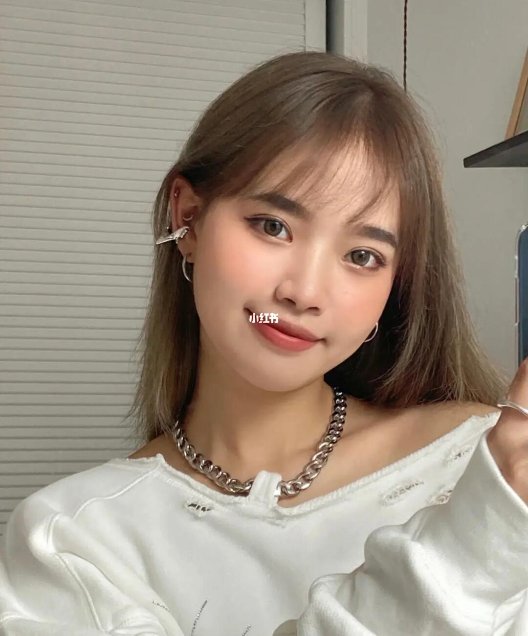 皮肤黑适合染的发色