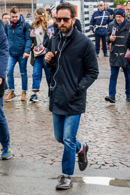 牛仔裤和皮鞋这样搭配,太绝了