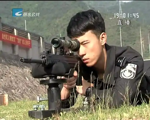 特警沈晨上央视 颜值武力值都不低