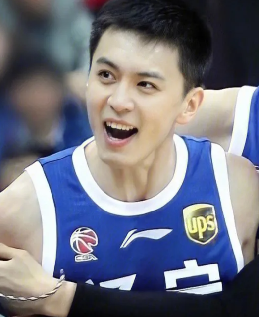 杨鸣年轻时候真的很帅,现在也一样帅! #辽宁男篮