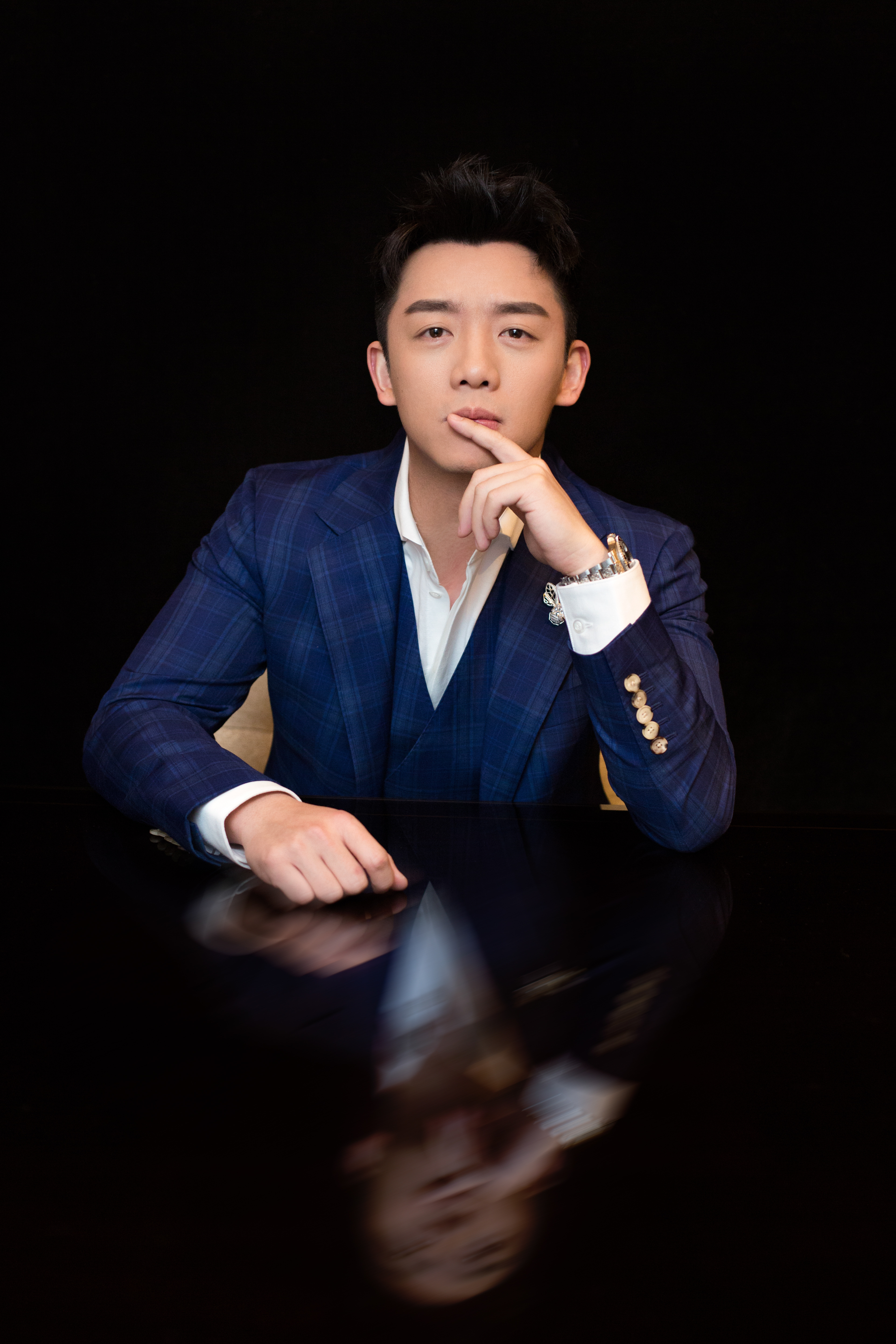 郑恺亮相cosmo时尚美丽盛典 斩获"年度闪耀美丽偶像"大奖__凤凰网