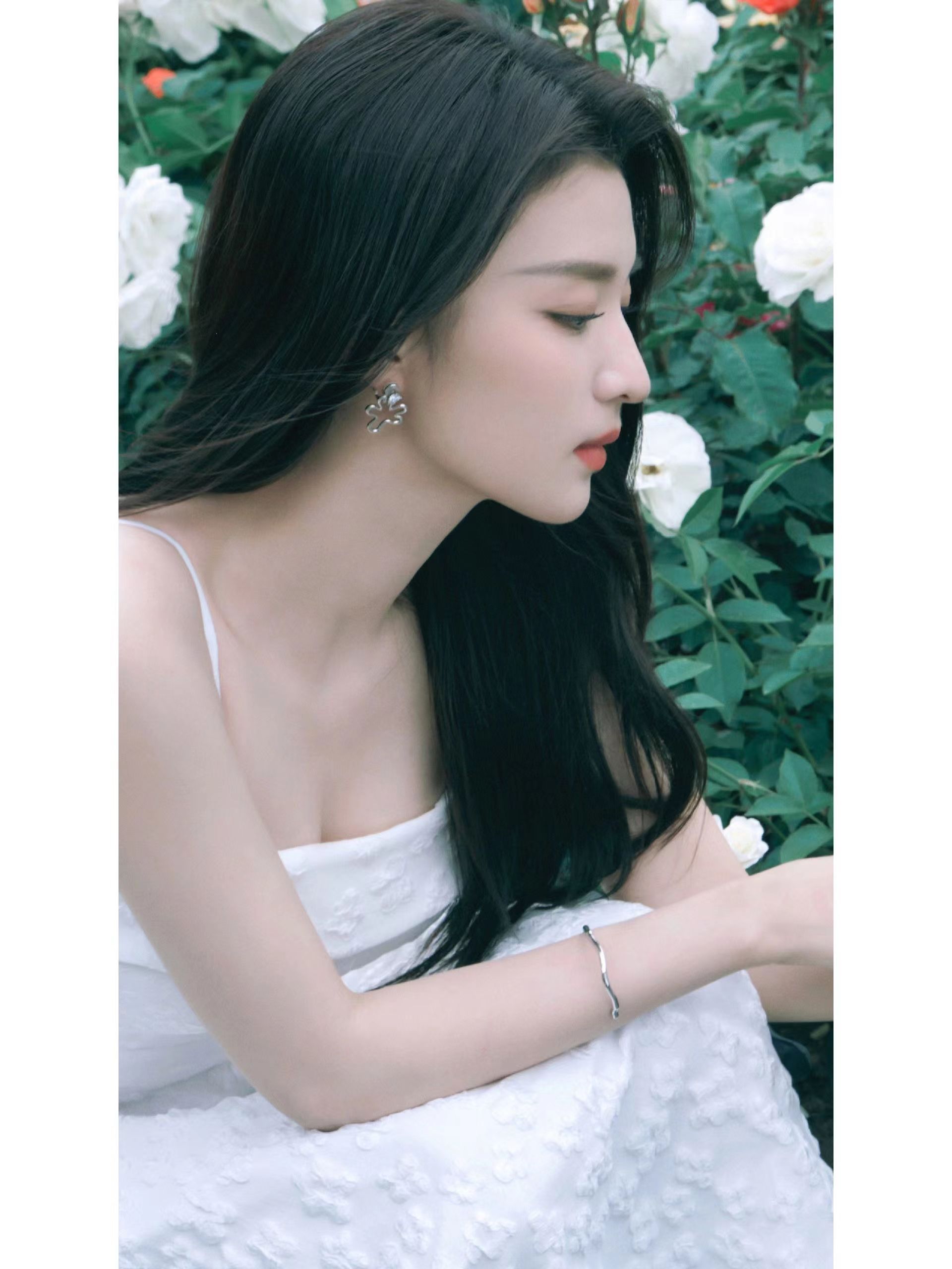 张艺兴杨紫,完全没有人撮合他们俩,他俩都很疑惑,不知道为什么网上