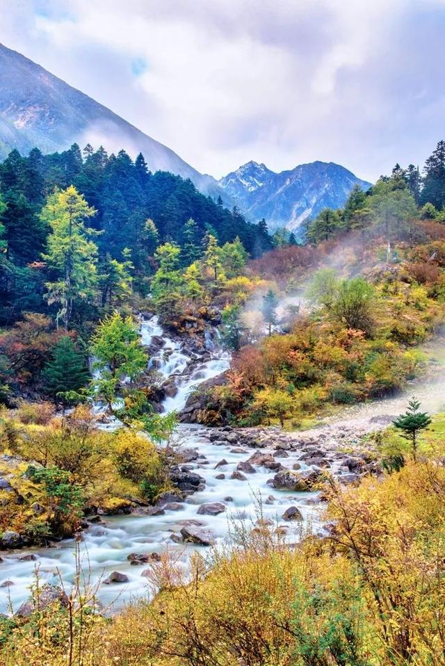 如果非要说四川哪里风景最美那必定是川西美得让人甘愿沦陷