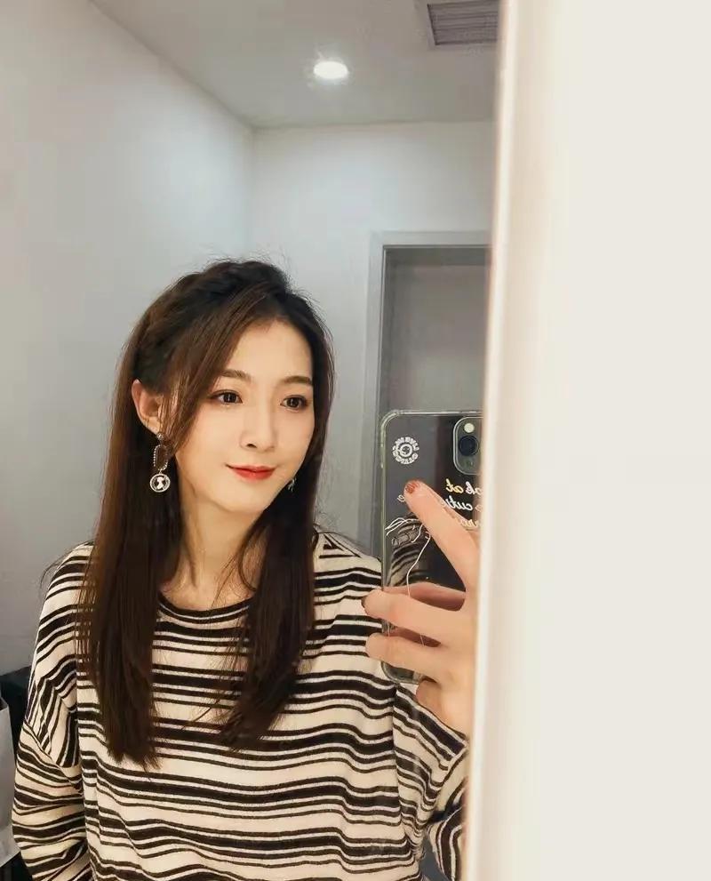 腾讯女子主播之雪儿:青春靓丽,身材时尚_球迷_篮网_体育