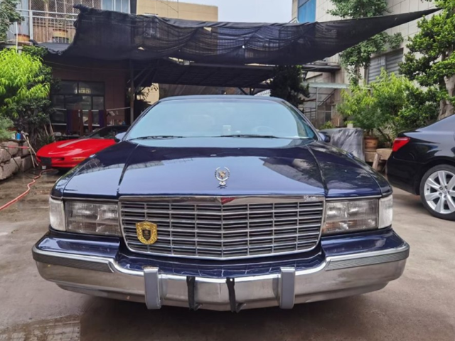 山东小伙花12万买辆96款凯迪拉克伍德,当年的皇帝座驾,送给父亲